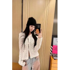 批发高级感重工镂空长袖设计感白色早秋新款气质洋气减龄<b class='q'>开衫</b>上衣外套