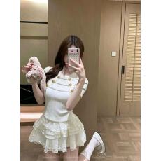 金属扣圆领短袖针织衫女夏季新款时尚套头修身显瘦条纹设计感上衣