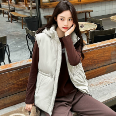 批发棉坎肩马甲女短款秋冬新款韩版加厚棉背心修身连帽收腰保暖外套