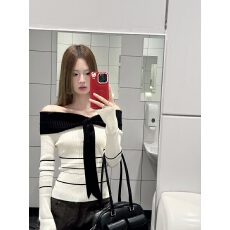 批发气质设计感撞色条纹一字肩毛衣针织衫女早秋小众修身短款露肩上衣