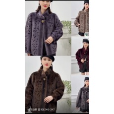 批发妈妈秋冬装2025新款水貂绒外套中老年女高贵短款皮毛一体大衣