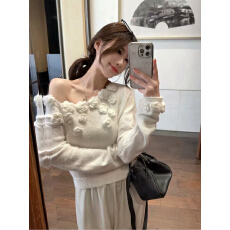 批发一字肩长袖毛衣<b class='q'>女</b>2025秋冬新款花朵设计感高级感斜肩上衣