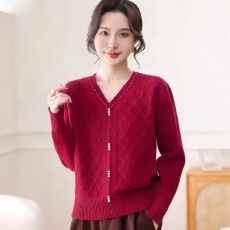 批发韩版秋冬新款针织套头打底衫V领钉珠纯色长袖时尚减龄中年<b class='q'>妈妈装</b>