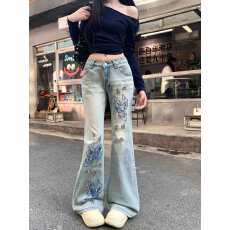 批发实拍大码    辣妹水洗蝴蝶刺绣烫钻<b class='q'>微喇</b><b class='q'>牛仔裤</b>女修身包臀垂感长裤