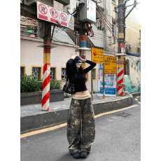 批发实拍<b class='q'>大码</b>    美式水洗复古螺纹拼接树叶迷彩牛仔裤女宽松阔腿<b class='q'>长裤</b>