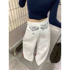 批发实拍<b class='q'>大码</b>    美式水洗趣味卡通刺绣弯刀牛仔裤女宽松垂感阔腿长裤