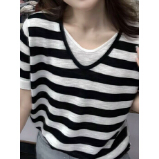 批发商场同款女装2026夏<b class='q'>假两件</b>条纹V领短袖<b class='q'>针织衫</b>宽松显瘦休闲上衣T恤