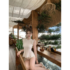 批发白色荷叶边无袖针织衫女<b class='q'>夏</b>季法式薄款收腰显瘦设计感绝美上衣外穿