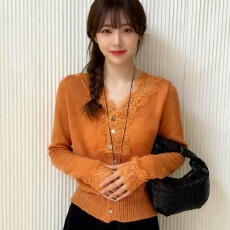 批发<b class='q'>韩国</b>东大门2025秋冬新款马海毛<b class='q'>蕾丝</b>V领洋气减龄显瘦开衫针织上衣