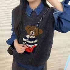 批发<b class='q'>韩版</b>减龄可爱风卡通小熊针织马甲女+长袖牛仔衬衫叠穿上衣两件套