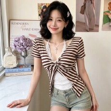 批发夏季新款纯欲风假两件蕾丝拼接条纹V领<b class='q'>短袖</b>T恤修身带胸垫百搭上衣