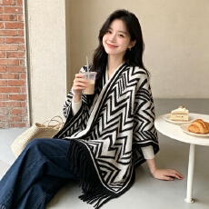 批发复古波浪纹流苏披肩女秋冬氛围感外搭斗篷民族风百搭保暖围巾披风