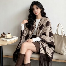批发复古几何流苏百搭披肩女2026秋冬外搭斗篷宽松慵懒保暖氛围感围巾