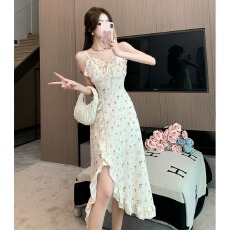 批发碎花吊带<b class='q'>连衣裙</b>女2026春季茶歇法式仙女裙不规则<b class='q'>开叉</b>收腰显瘦长裙