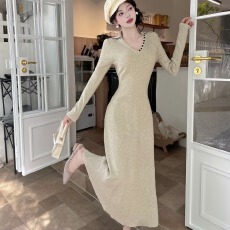 批发实拍2025秋冬新款针织<b class='q'>连衣裙</b>女高级感法式气质修身显瘦打底毛衣裙
