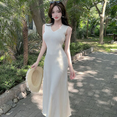 批发V领针织背心无袖连衣裙2026春修身气质内搭打底包臀简约显瘦百搭