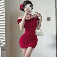 批发实拍2026纯欲性感<b class='q'>一字肩</b><b class='q'>连衣裙</b>木耳边小飞袖辣妹气质修身包臀裙