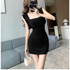 批发实拍性感吊带<b class='q'>连衣裙</b>女春夏款纯欲风小个子修身包臀短裙方领背心裙