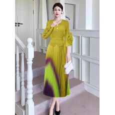 批发欧美跨境三宅时尚盘花喇叭袖长袖绑带收腰渐变色褶皱百褶优雅长裙