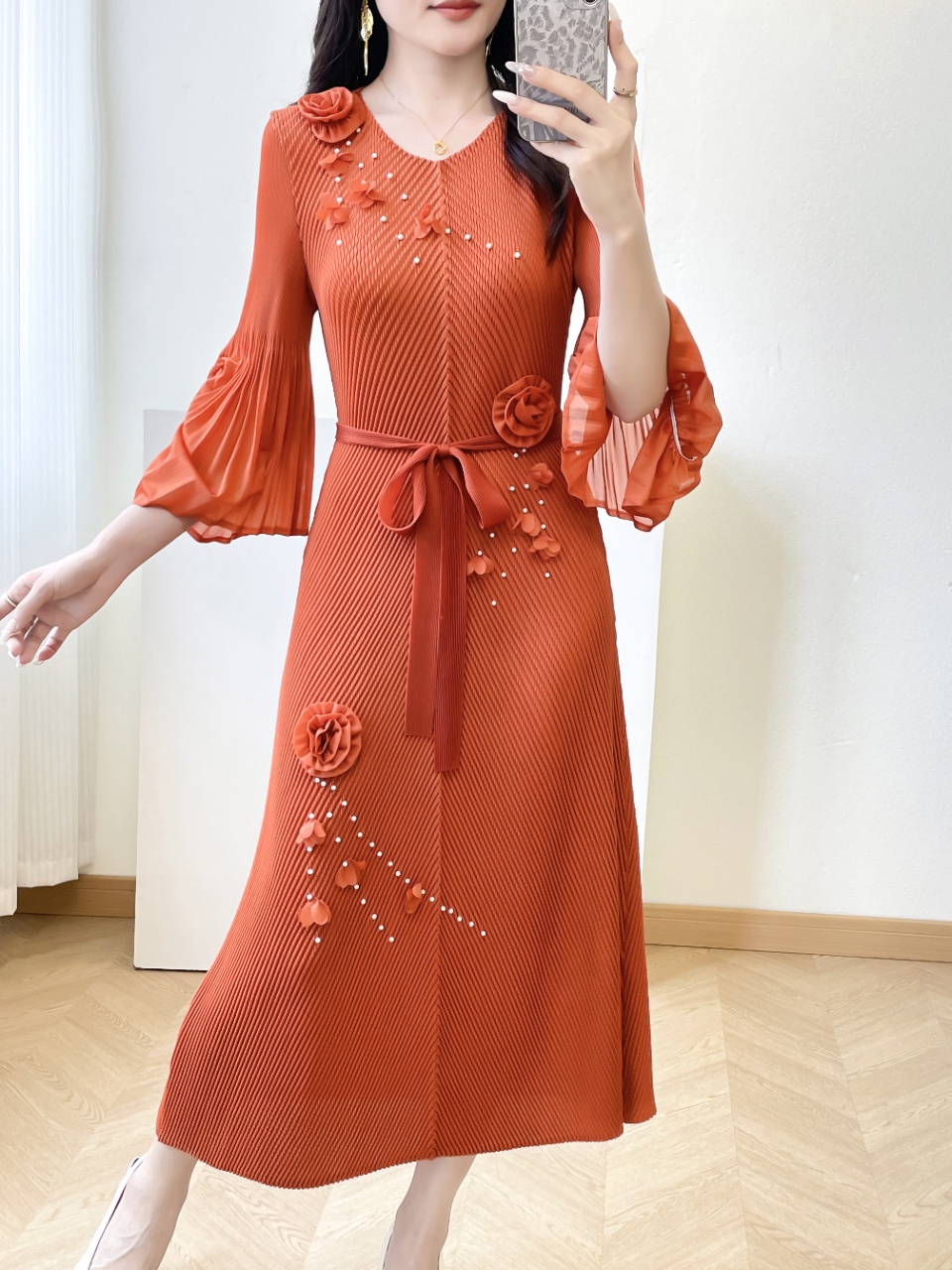 RY7309# 三宅跨境钉珠盘花龙鳞褶喇叭袖褶皱宽松收腰大码女装mm装圆领长裙