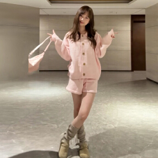 批发巨好看韩系穿搭一整套粉色毛衣开衫外套女秋冬季2025新款短裤套装