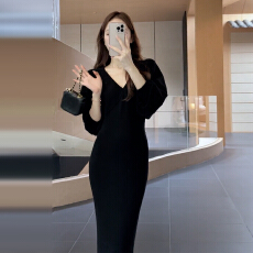 批发2025新款御姐高级感黑色<b class='q'>v领</b>长袖<b class='q'>连衣裙</b>子秋冬季修身收腰包臀长裙