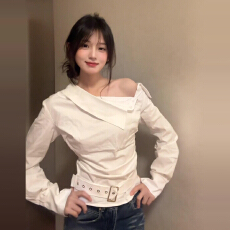 批发早秋白色设计感露肩褶皱短款长袖衬衫女春秋2025新款法式辣妹衬衣