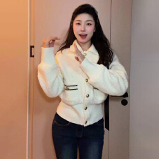 批发白色小香风短款外套女春秋2025新款高级感巨好看早秋穿搭气质<b class='q'>上衣</b>