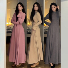 批发法式长袖打底针织连衣裙子女秋季2025新款巨好看大衣内搭收腰长裙