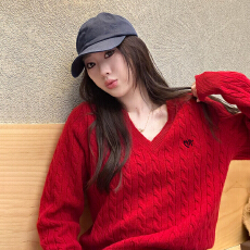 批发<b class='q'>复古</b>红色麻花圣诞节V领针织衫2025新款冬宽松显瘦内搭套头毛衣女