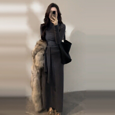 批发韩系挂脖针织连衣裙子女秋<b class='q'>冬</b>季2025新款小个子高级感早秋套装长裙