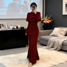 批发新年战袍红色双排扣斗篷连衣裙秋<b class='q'>冬</b>2026新款包臀长裙元旦跨年穿搭
