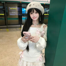 批发白色一字肩毛衣女<b class='q'>冬</b>季2026年新款高级感慵懒风超好看露肩针织上衣