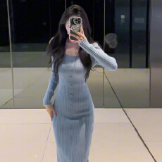 批发法式气质<b class='q'>蓝色</b>针织<b class='q'>连衣裙</b>子女秋冬2026新款高级感修身收腰包臀长裙