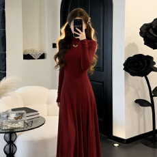 批发新年战袍法式红色针织连衣裙子女秋冬季2026新款高级感巨好看长裙