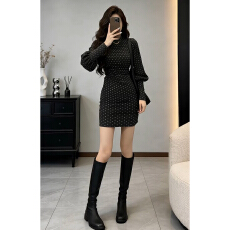 批发法式黑色碎花连衣裙子女<b class='q'>秋</b>冬季2026新款气质独特漂亮掐腰包臀短裙