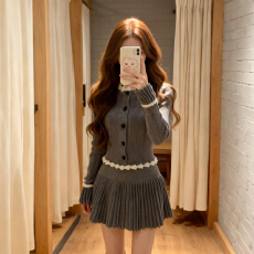 批发法式千金风灰色长袖针织<b class='q'>连衣裙</b>子女秋冬季2026新款超好看冬装套裙