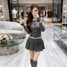 批发法式千金风灰色长袖针织<b class='q'>连衣裙</b>子女秋冬季2026新款超好看冬装套裙