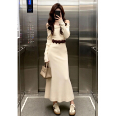 批发法式巨好看一<b class='q'>字</b>肩针织<b class='q'>连衣裙</b>子女早春2026新款纯欲风收腰包臀长裙