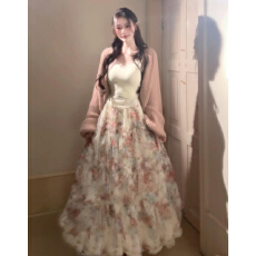 批发2026新款<b class='q'>连衣裙</b>子女早春独特漂亮巨好看粉色针织上衣碎花半裙套装