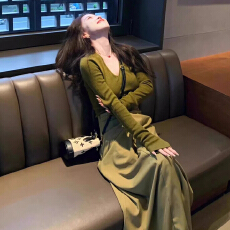 批发韩系巨好看ootd穿搭一整套早春2026新款绿色长袖<b class='q'>连衣裙</b>女两件套装