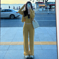 批发美式辣妹风黄色<b class='q'>卫衣</b>抹胸上衣早春<b class='q'>套装</b>2026新款一整套ootd穿搭<b class='q'>套装</b>