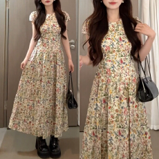 批发初夏法式短袖<b class='q'>碎花</b>连衣裙子女夏季2026新款高级感收腰显瘦气质长裙