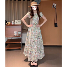 批发初夏法式短袖<b class='q'>碎花</b>连衣裙子女夏季2026新款高级感收腰显瘦气质长裙