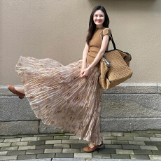 批发2026新款韩系修身显瘦正肩针织短袖上衣女夏季<b class='q'>碎花</b>百褶半身裙套装