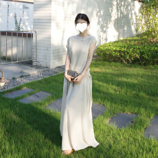 批发老钱风米<b class='q'>白色</b>针织连衣裙子女夏季松弛感气质绝美长裙韩系度假套装