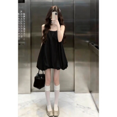 法式巨好看黑色吊带连衣裙子女夏2026新款小个子显瘦花苞背心短裙