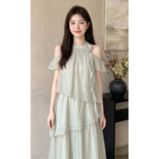 批发法式温柔风绿色<b class='q'>露肩</b>挂脖<b class='q'>连衣裙</b>子女夏日绝美海边度假气质仙女长裙