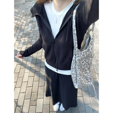 批发早秋季黑色连帽卫衣外套半身连衣裙子女2026韩系穿搭一整套装<b class='q'>长裙</b>