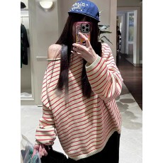 批发大码女装复古条纹斜肩套头毛衣<b class='q'>秋</b>冬宽松设计感小众露肩针织上衣